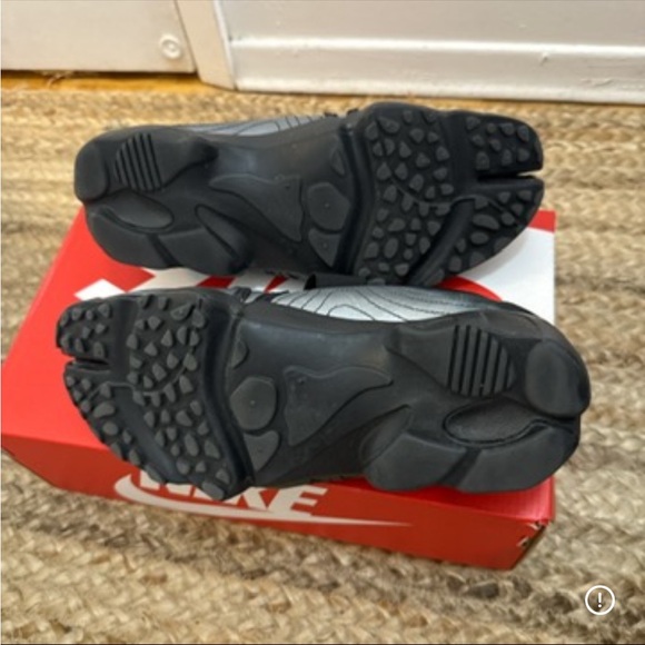 Nike Air Rift Shoes - Picture 3 of 4